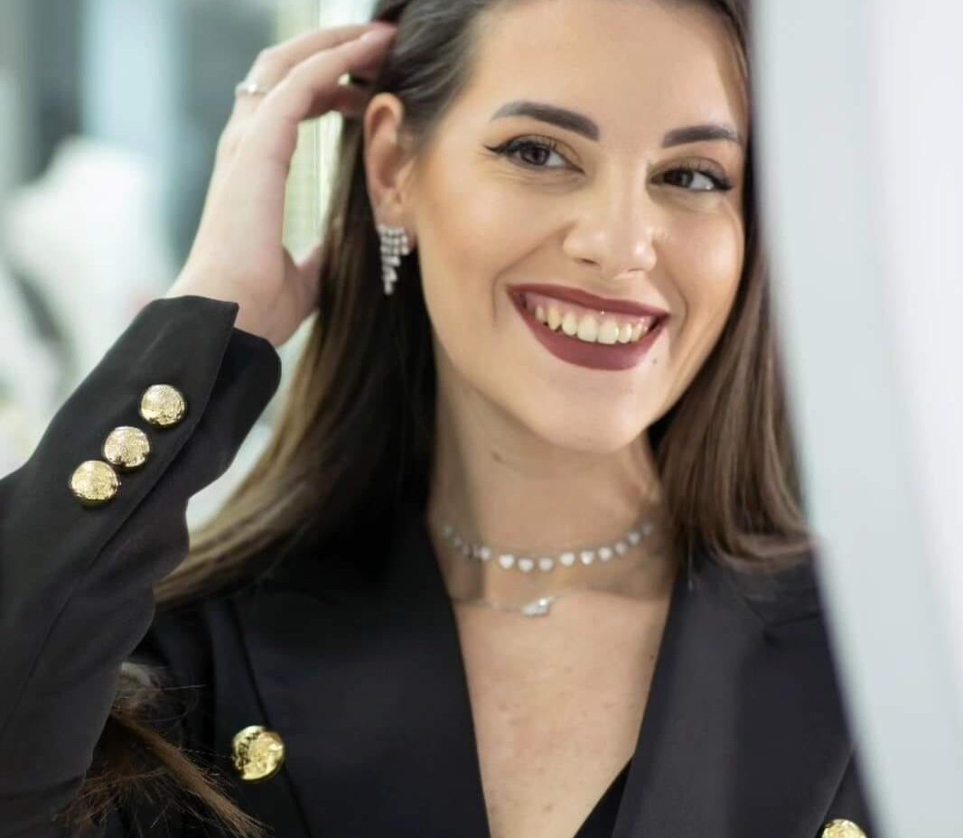 Chiara Cernicchiara: Versatilità, eleganza e talento al servizio dello spettacolo italiano