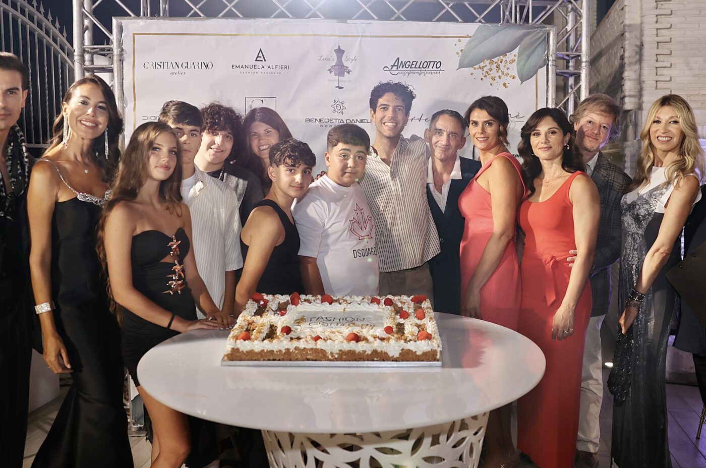 APPLAUSI E FUOCHI D’ARTIFICIO SUL FASHION GOLD PARTY SUMMER EDITION 2025