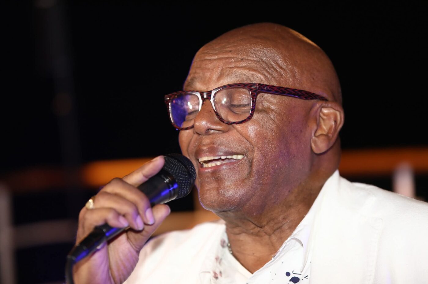 RONNIE JONES INCANTA GLI OSPITI DEL MOTOR YACHT PATRIZIA NELLA MAGICA “NOTTE DELLE STELLE”