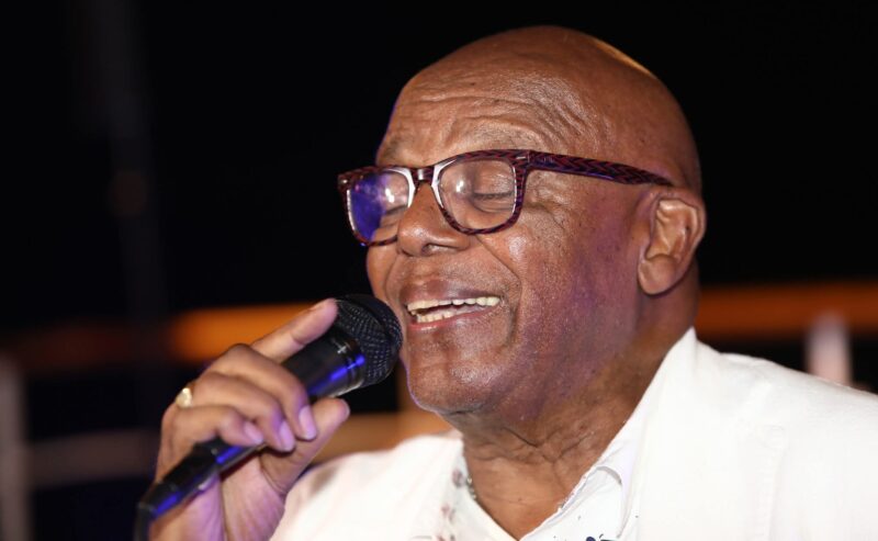 RONNIE JONES INCANTA GLI OSPITI DEL MOTOR YACHT PATRIZIA NELLA MAGICA “NOTTE DELLE STELLE”
