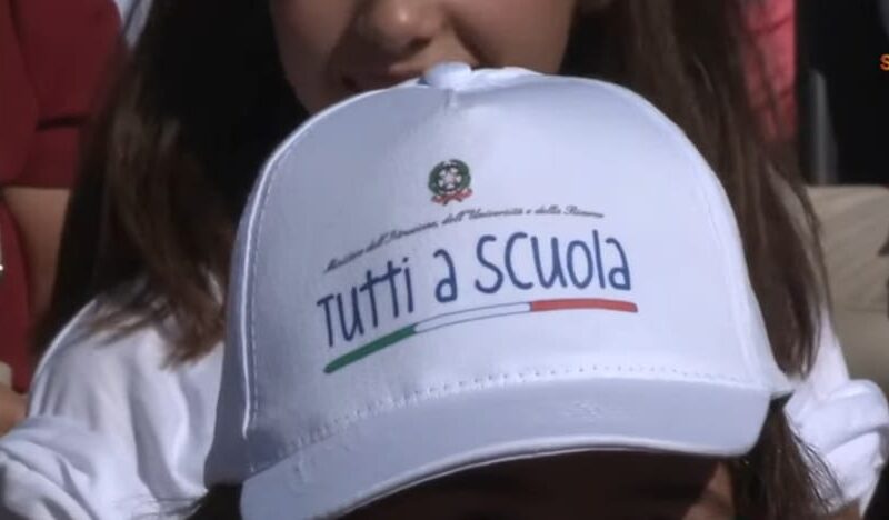 Mattarella inaugura l’anno scolastico 2025/2026 da Napoli: “La scuola è il seme buono per il futuro”