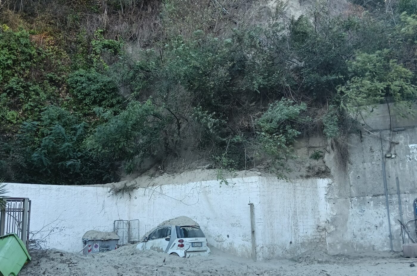 FRANA A PIANURA DOPO LA SCOSSA DI TERREMOTO AI  CAMPI FLEGREI: magnitudo Md 2.2 registrata il 2 ottobre 2025