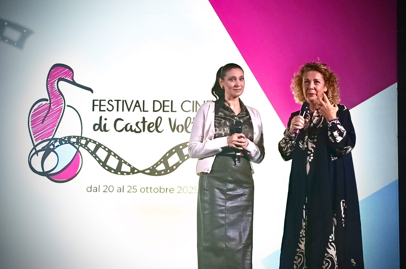 IL FESTIVAL DEL CINEMA DI CASTEL VOLTURNO SI APRE CON “NERO” DI GIOVANNI ESPOSITO: EMOZIONE E APPLAUSI PER SUSY DEL GIUDICE