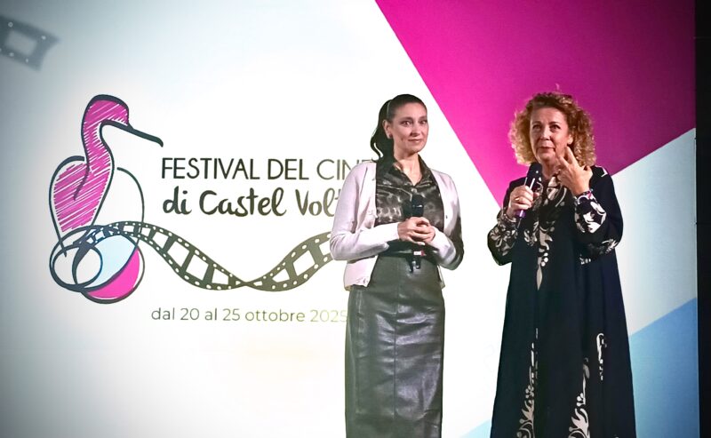 IL FESTIVAL DEL CINEMA DI CASTEL VOLTURNO SI APRE CON “NERO” DI GIOVANNI ESPOSITO: EMOZIONE E APPLAUSI PER SUSY DEL GIUDICE