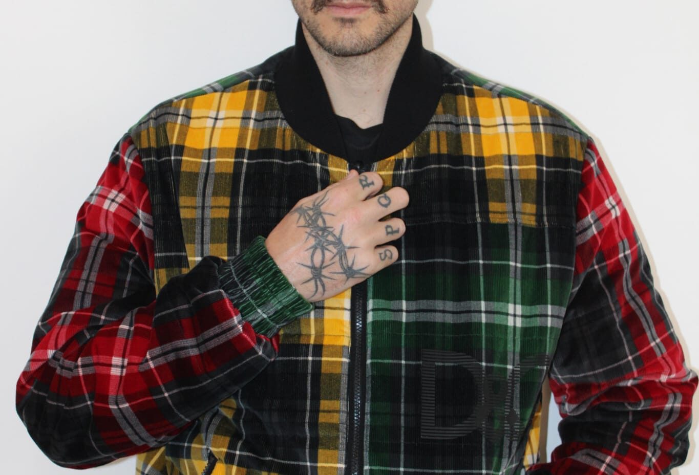 CARL BRAVE SI PREPARA PER CALCARE I PALCHI DELLA PENISOLA