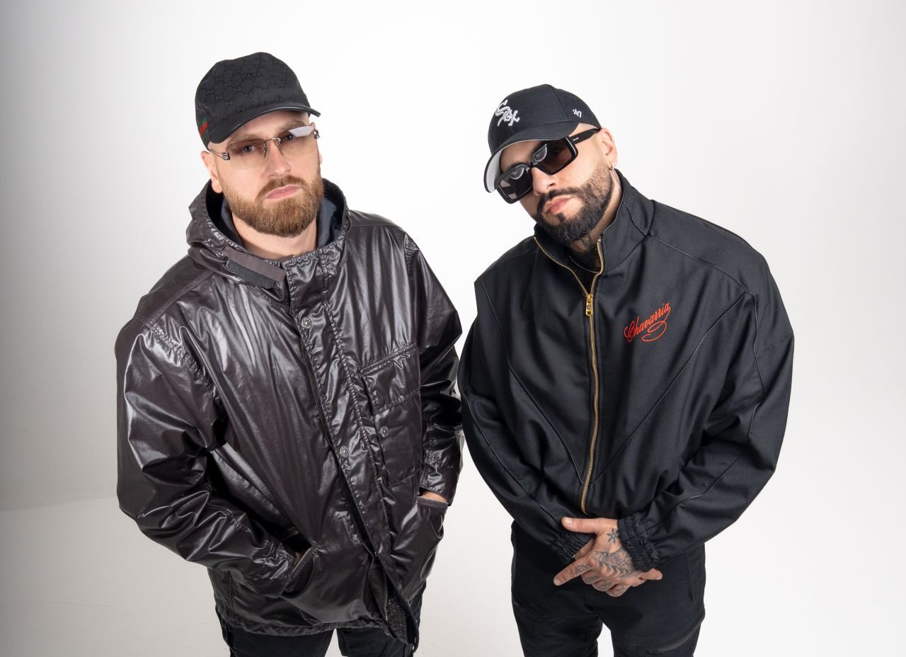 LE SCIMMIE: annunciano oggi “2 FRAT”, il nuovo singolo fuori ovunque venerdì 28 novembre. Il ritorno alle origini di Vale Lambo e Lele Blade