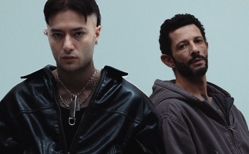 Dopo l’esperienza a X-Factor HAL QUARTIÈR TORNA OGGI IN COLLABORAZIONE CON NESLI TRA LE PENNE PIÙ AMATE TRA LE PENNE PIÙ AMATE TRA LE PENNE PIÙ AMATE DEL PANORAMA MUSICALE ITALIANO PER RISCRIVERE IN NAPOLETANO UNO DEI SUOI BRANI PIÙ INTENSI “LA FINE (PARTENOPE)”