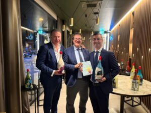 Cantine Federiciane Celebrano la Tradizione Napoletana al Salotto Letterario Vega Cultura con Luciano Pignataro