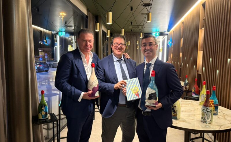 Cantine Federiciane Celebrano la Tradizione Napoletana al Salotto Letterario Vega Cultura con Luciano Pignataro