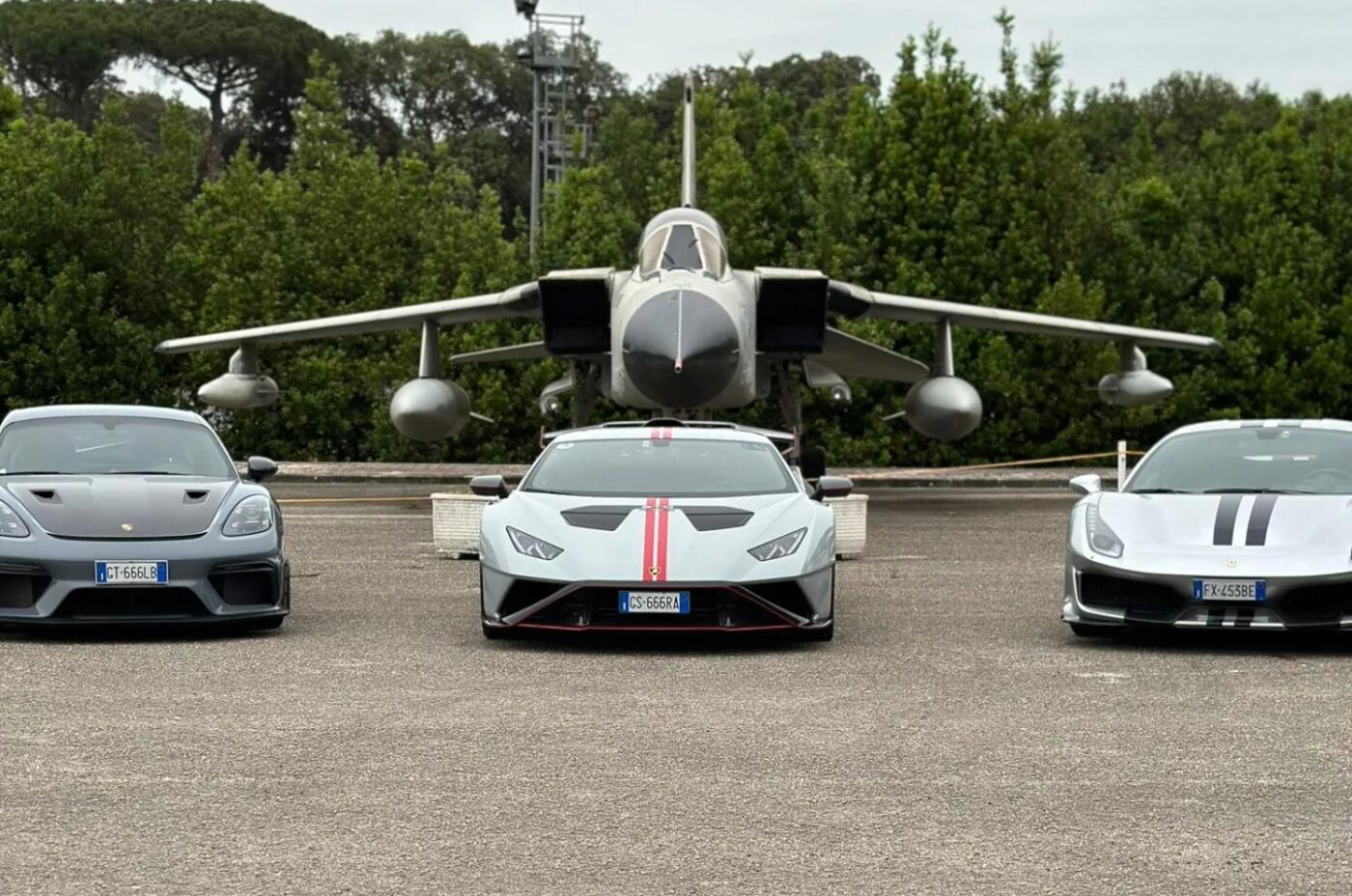 NUOVO RADUNO DELLE SUPERCAR ALLA SCUOLA SPECIALISTI DELL’AERONAUTICA MILITARE ALLA REGGIA DI CASERTA