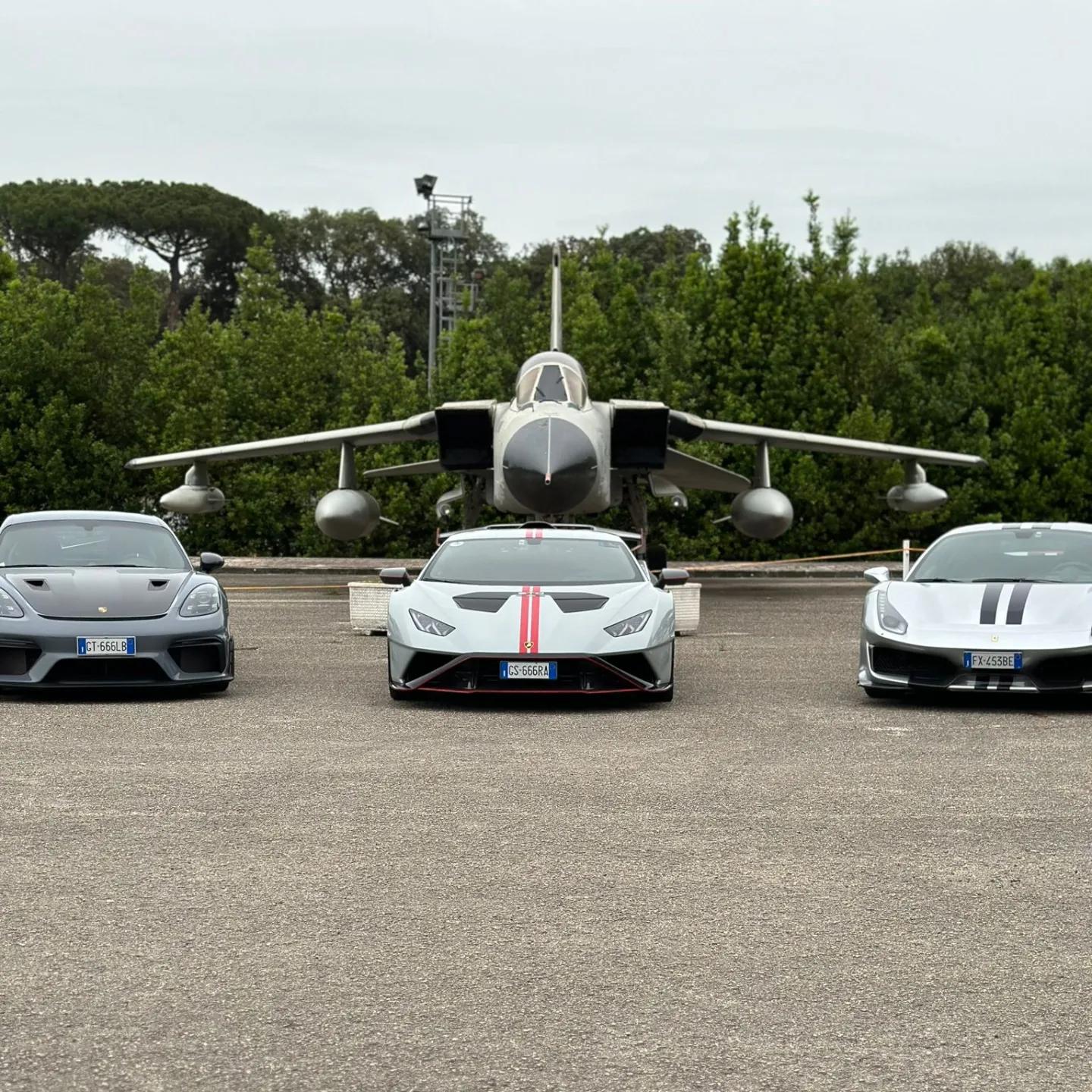 NUOVO RADUNO DELLE SUPERCAR ALLA SCUOLA SPECIALISTI DELL’AERONAUTICA MILITARE ALLA REGGIA DI CASERTA