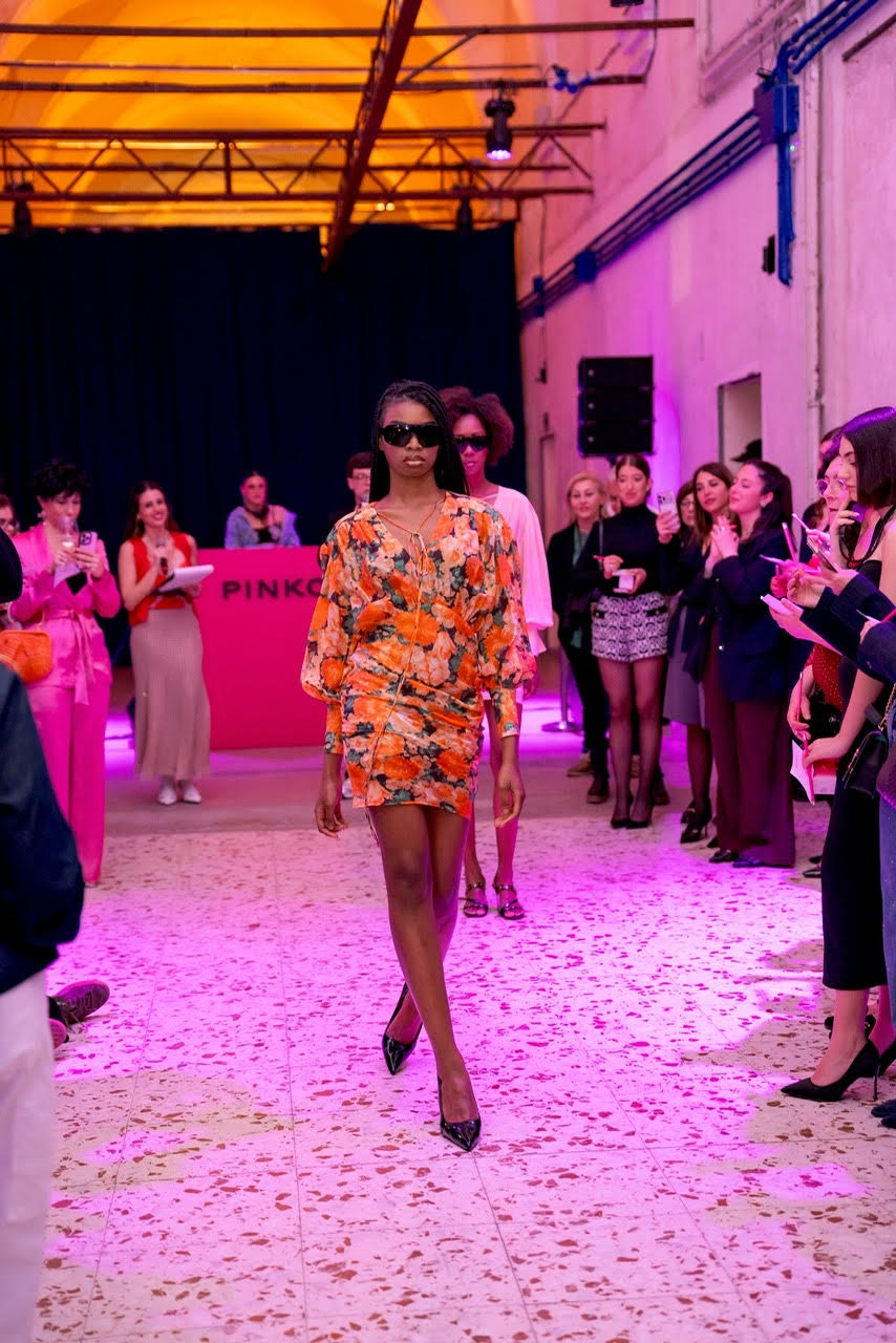 Pinko, trunk show con 300 ospiti: riflettori sulla collezione spring-summer 2026 