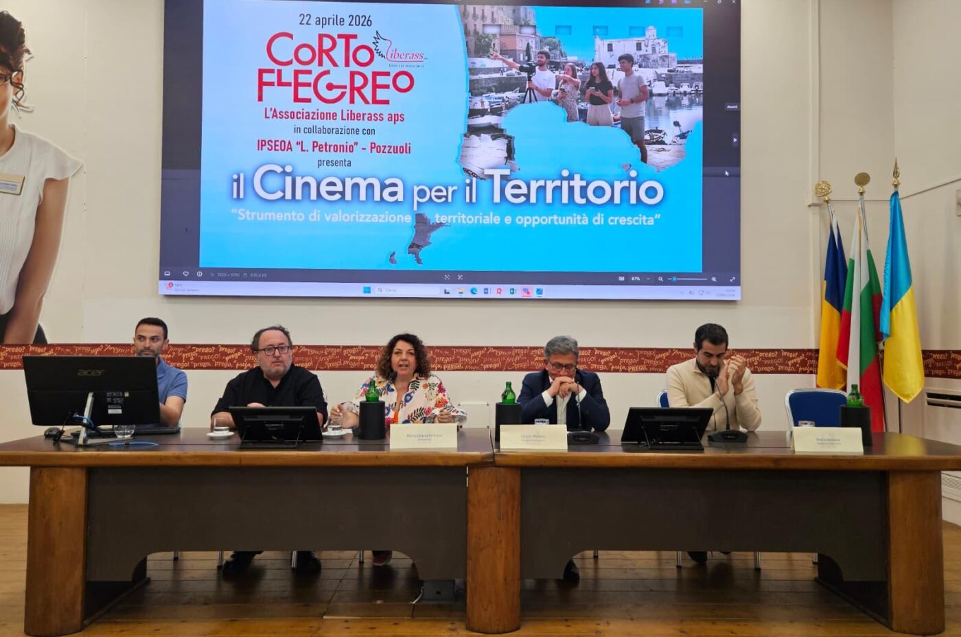 <div class="components-notice-list components-editor-notices__pinned"></div><div class="components-notice-list components-editor-notices__dismissible"></div><fecolormatrix color-interpolation-filters="sRGB" type="matrix" values=" .299 .587 .114 0 0 .299 .587 .114 0 0 .299 .587 .114 0 0 .299 .587 .114 0 0 "></fecolormatrix><fecomponenttransfer color-interpolation-filters="sRGB"></fecomponenttransfer><fecomposite in2="SourceGraphic" operator="in"></fecomposite><fecolormatrix color-interpolation-filters="sRGB" type="matrix" values=" .299 .587 .114 0 0 .299 .587 .114 0 0 .299 .587 .114 0 0 .299 .587 .114 0 0 "></fecolormatrix><fecomponenttransfer color-interpolation-filters="sRGB"></fecomponenttransfer><fecomposite in2="SourceGraphic" operator="in"></fecomposite><fecolormatrix color-interpolation-filters="sRGB" type="matrix" values=" .299 .587 .114 0 0 .299 .587 .114 0 0 .299 .587 .114 0 0 .299 .587 .114 0 0 "></fecolormatrix><fecomponenttransfer color-interpolation-filters="sRGB"></fecomponenttransfer><fecomposite in2="SourceGraphic" operator="in"></fecomposite><fecolormatrix color-interpolation-filters="sRGB" type="matrix" values=" .299 .587 .114 0 0 .299 .587 .114 0 0 .299 .587 .114 0 0 .299 .587 .114 0 0 "></fecolormatrix><fecomponenttransfer color-interpolation-filters="sRGB"></fecomponenttransfer><fecomposite in2="SourceGraphic" operator="in"></fecomposite><fecolormatrix color-interpolation-filters="sRGB" type="matrix" values=" .299 .587 .114 0 0 .299 .587 .114 0 0 .299 .587 .114 0 0 .299 .587 .114 0 0 "></fecolormatrix><fecomponenttransfer color-interpolation-filters="sRGB"></fecomponenttransfer><fecomposite in2="SourceGraphic" operator="in"></fecomposite><fecolormatrix color-interpolation-filters="sRGB" type="matrix" values=" .299 .587 .114 0 0 .299 .587 .114 0 0 .299 .587 .114 0 0 .299 .587 .114 0 0 "></fecolormatrix><fecomponenttransfer color-interpolation-filters="sRGB"></fecomponenttransfer><fecomposite in2="SourceGraphic" operator="in"></fecomposite><fecolormatrix color-interpolation-filters="sRGB" type="matrix" values=" .299 .587 .114 0 0 .299 .587 .114 0 0 .299 .587 .114 0 0 .299 .587 .114 0 0 "></fecolormatrix><fecomponenttransfer color-interpolation-filters="sRGB"></fecomponenttransfer><fecomposite in2="SourceGraphic" operator="in"></fecomposite><fecolormatrix color-interpolation-filters="sRGB" type="matrix" values=" .299 .587 .114 0 0 .299 .587 .114 0 0 .299 .587 .114 0 0 .299 .587 .114 0 0 "></fecolormatrix><fecomponenttransfer color-interpolation-filters="sRGB"></fecomponenttransfer><fecomposite in2="SourceGraphic" operator="in"></fecomposite><div tabindex="0"></div>Cinema e territorio a Pozzuoli: il Corto Flegreo premiato a Roma