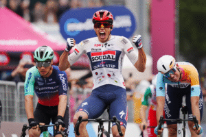Prima tappa del Giro d’Italia al francese Magnier