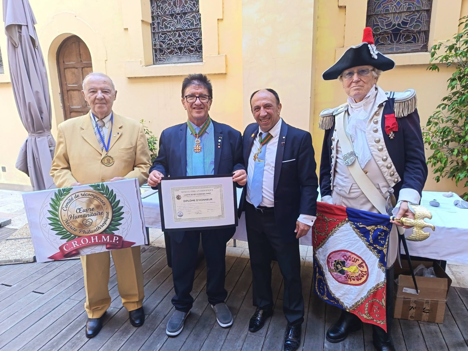 L’impegno umanitario e filantropico premiano l’Amb. Gennaro Ruggiero