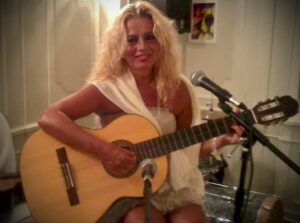 Sara Gison: la voce che racconta Napoli – Ritratto di una artista completa