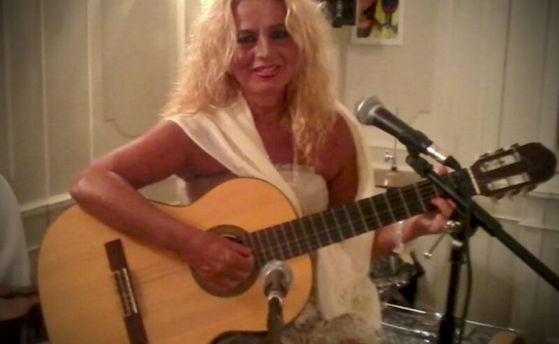Sara Gison: la voce che racconta Napoli – Ritratto di una artista completa
