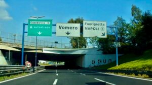 Una donna ha percorso 5 km contromano sulla Tangenziale di Napoli,