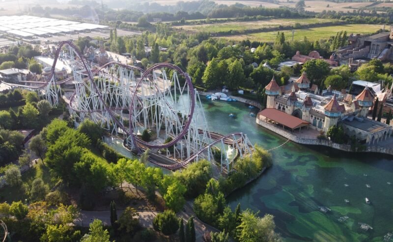 LE MAGIC NIGHTS CON PIPPO PALMIERI E LO ZOO DI 105 AL MAGICLAND