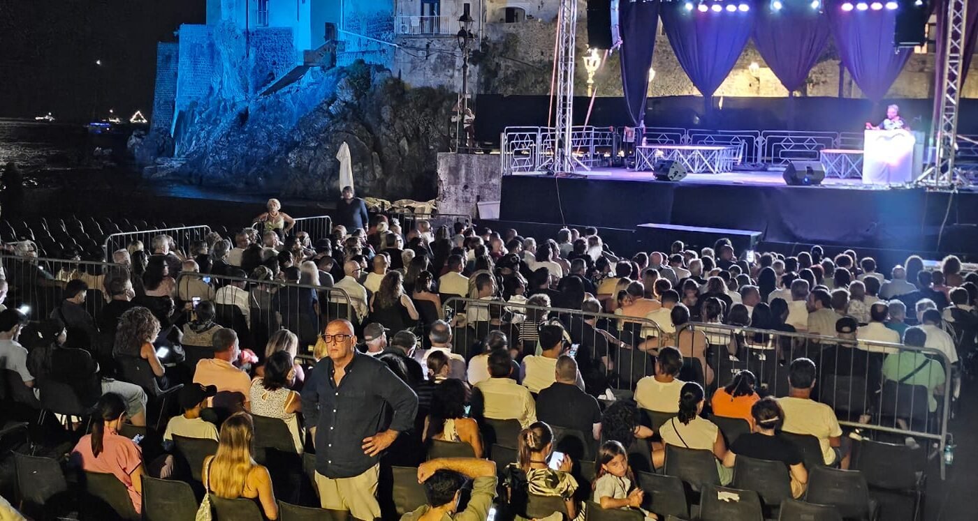 Minori trionfa con l’Arena del Mare: successo degli eventi già svolti e grande attesa per i prossimi appuntamenti