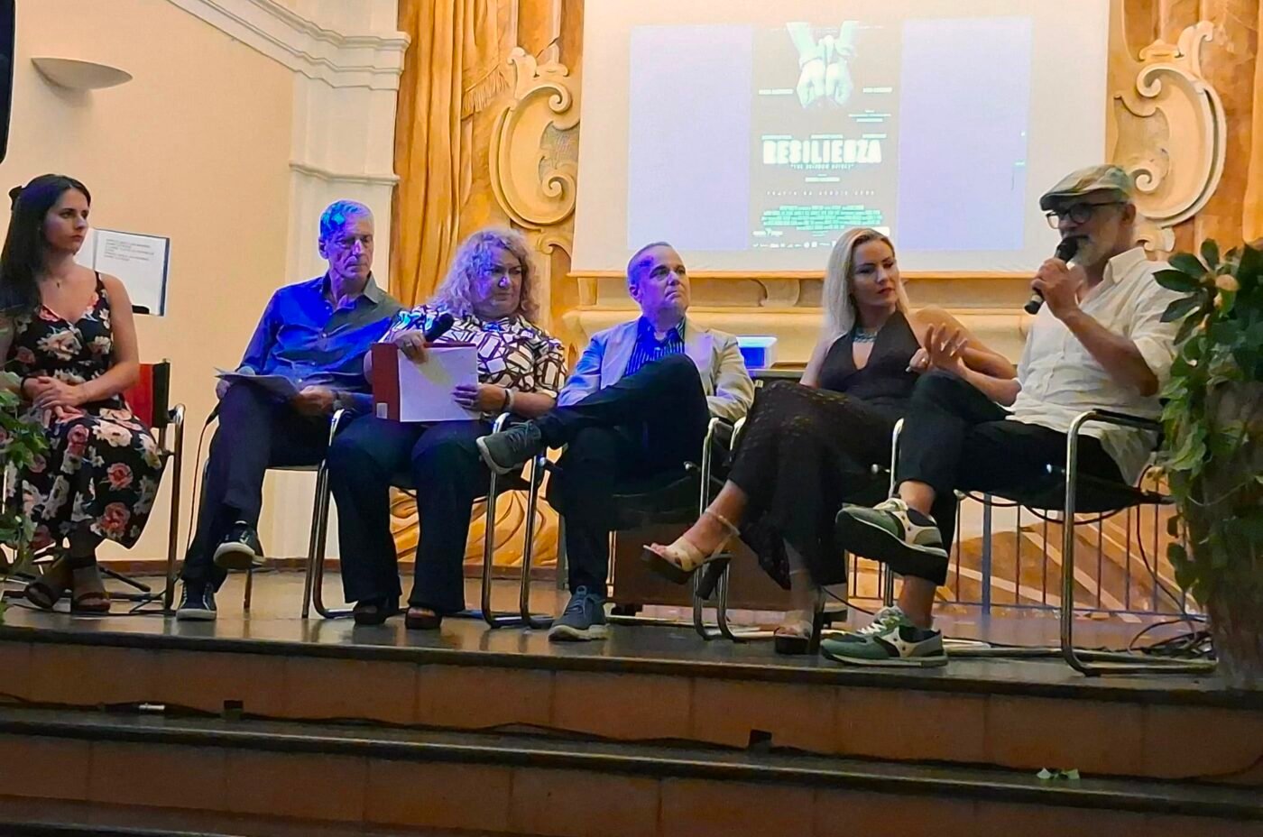 Longobardi, grande emozione al Teatro Don Silvio Celaschi per L’amore rubato: storie di violenza di genere