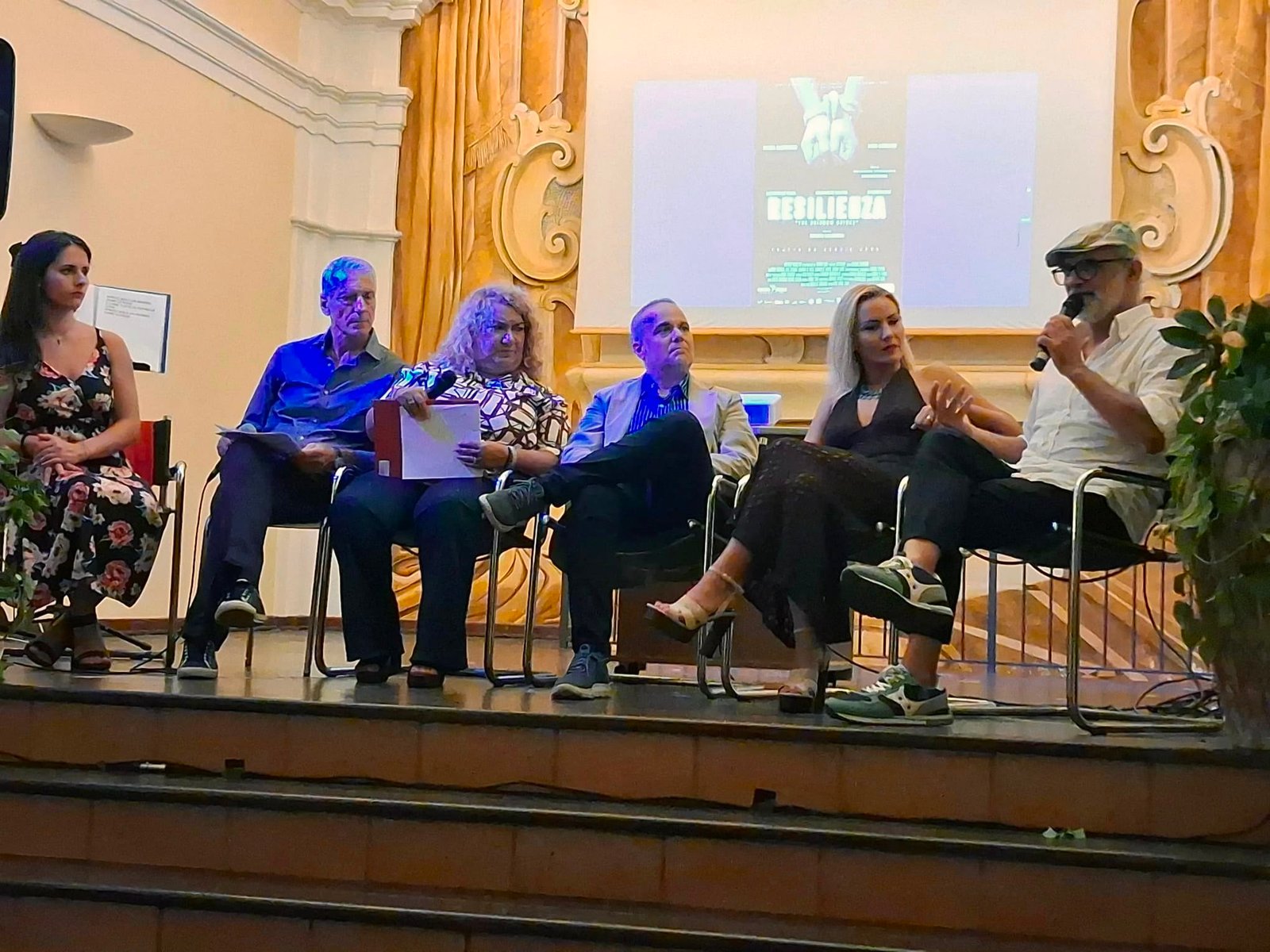 Longobardi, grande emozione al Teatro Don Silvio Celaschi per L’amore rubato: storie di violenza di genere