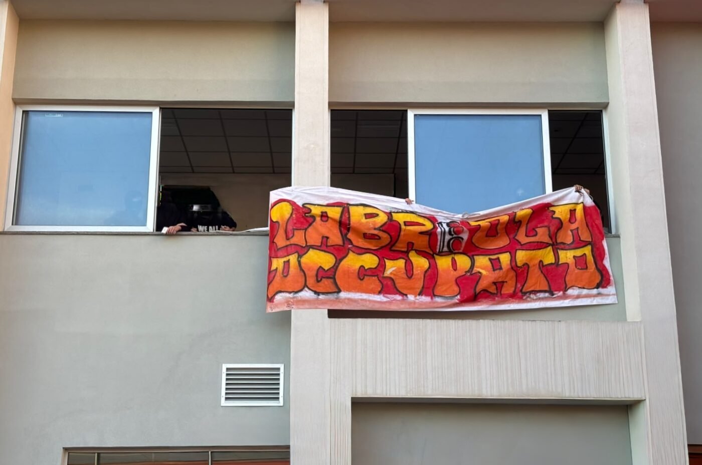 Occupazione del Liceo Arturo Labriola di Napoli – Via Terracina Data: 19 ottobre 2026