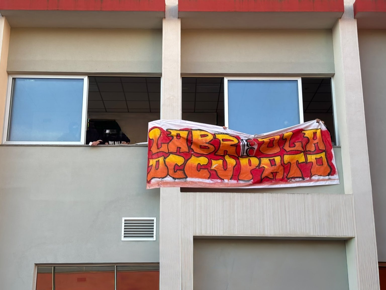 Occupazione del Liceo Arturo Labriola di Napoli – Via Terracina Data: 19 ottobre 2026