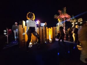 ISCHITELLA, SUCCESSO STREPITOSO PER L’OMAGGIO ALLA DISCOTECA KISS KISS: IL VOGA FA RIVIVERE LA MAGIA DEGLI ANNI ’80/’90
